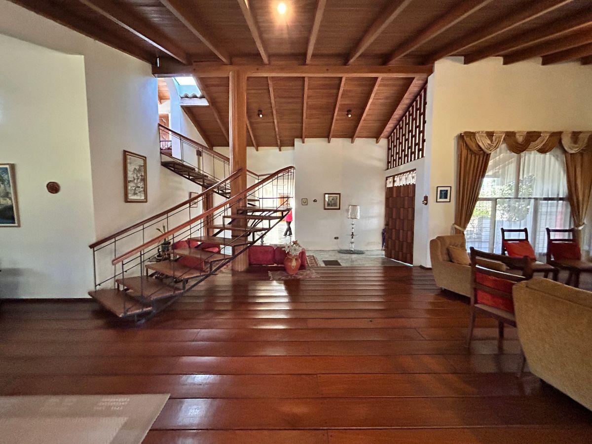 Espectacular Terreno con Casa en El Valle de Los Chillos — imagen 6