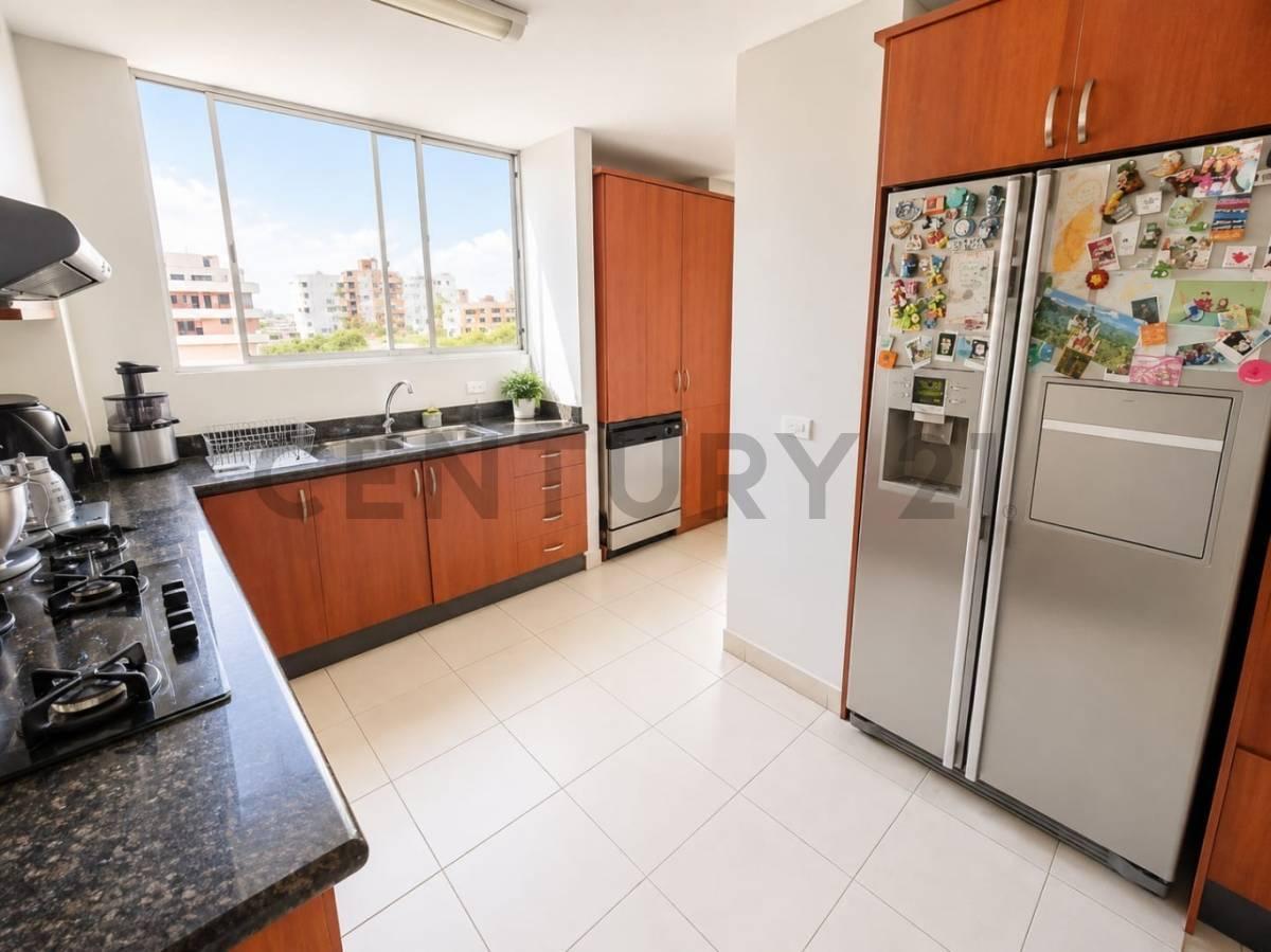 Venta Penthouse Duplex, 4 Dorm., Dentro de Conjunto en El Quito Tennis. Provincia de Pichincha — imagen 5