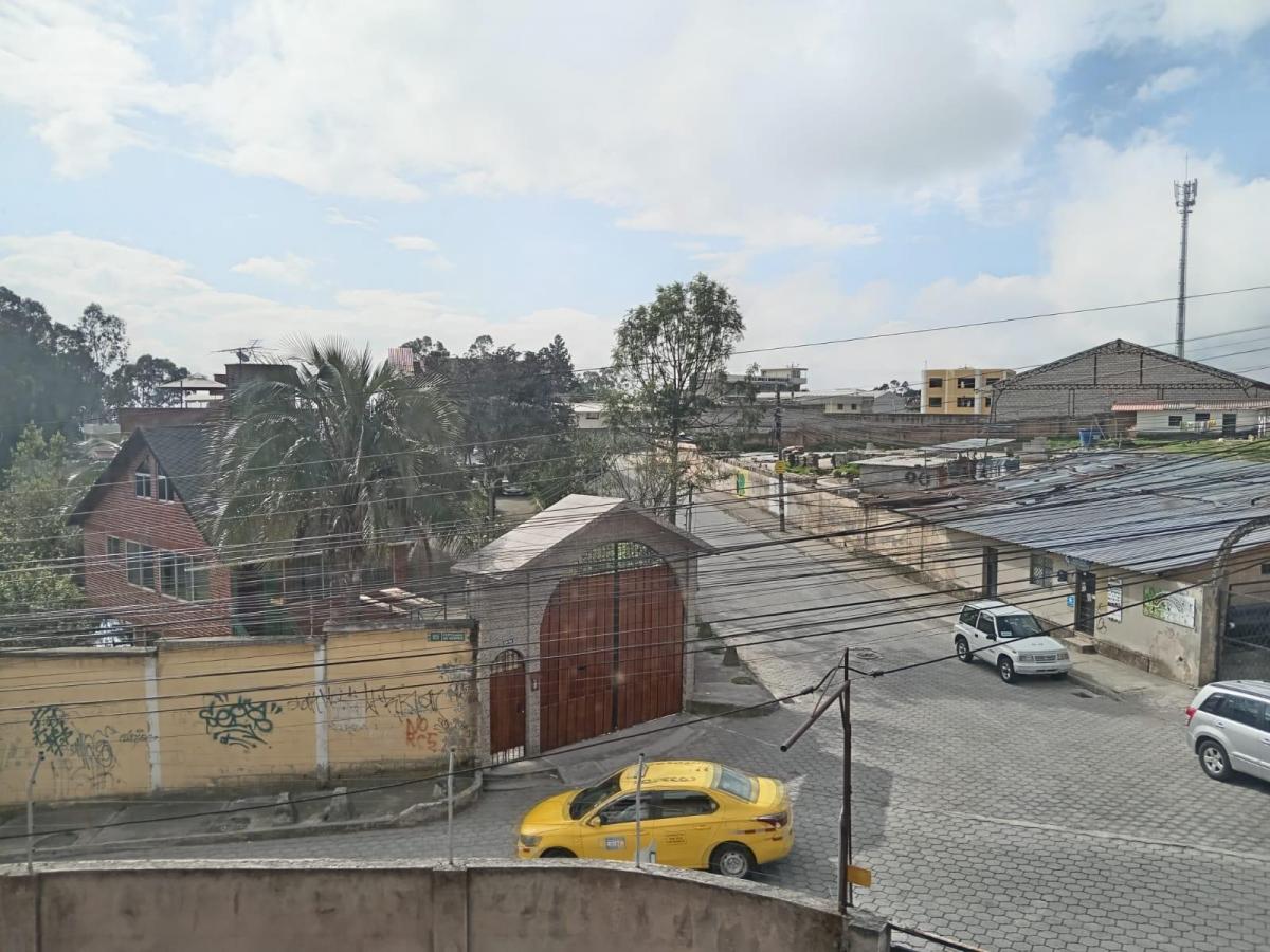 Vendo Casa con Terreno en Conocoto Urb. Monserrath — imagen 7