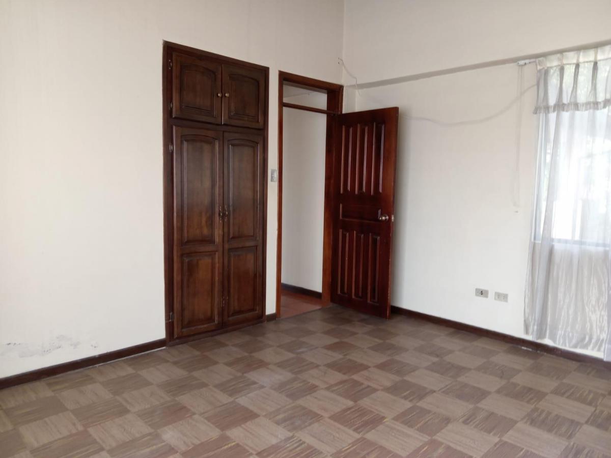 Vendo Casa con Terreno en Conocoto Urb. Monserrath — imagen 5