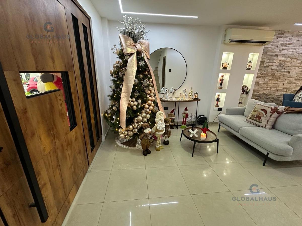 Casa en Venta con 4 Habitaciones - Area Bbq en Urb. Casa Club, Vía a La Costa. V. b. Guayas — imagen 3