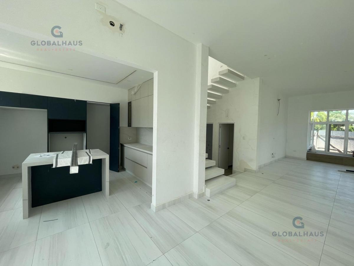 Venta de Casa en Samborondón, Urb. La Laguna, 3 Habitaciones, Piscina. S. C. Guayas — imagen 10