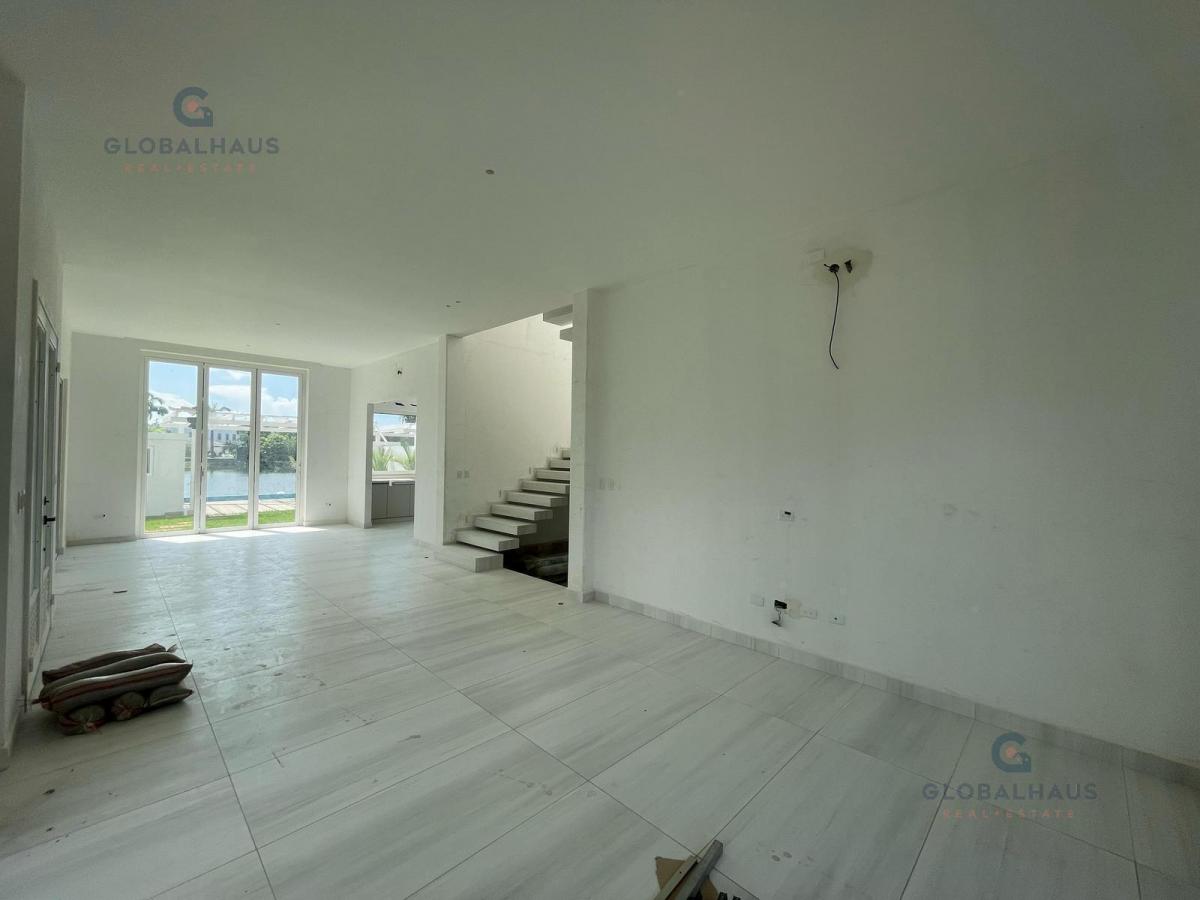 Venta de Casa en Samborondón, Urb. La Laguna, 3 Habitaciones, Piscina. S. C. Guayas — imagen 7
