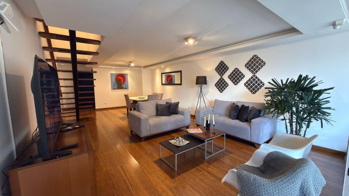 Departamento de Venta, Duplex, 3 Dorm., Estudio. Av Eloy Alfaro y Catalina Aldaz — imagen 10