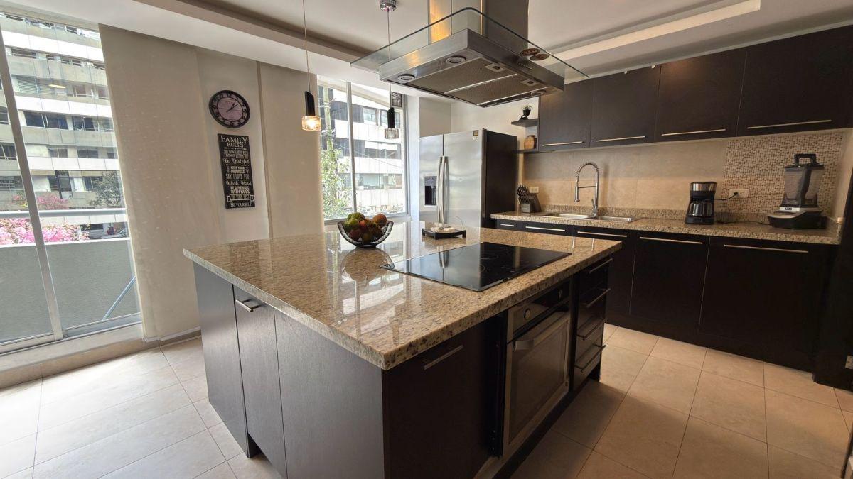 Departamento de Venta, Duplex, 3 Dorm., Estudio. Av Eloy Alfaro y Catalina Aldaz — imagen 6