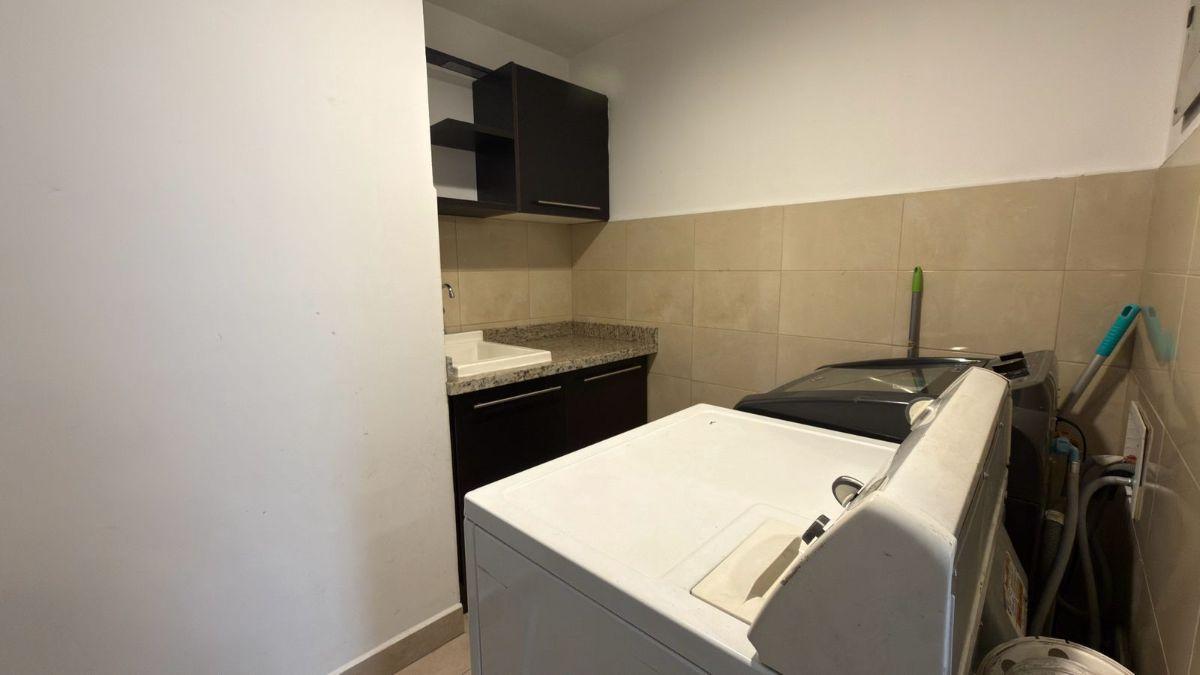 Departamento de Venta, Duplex, 3 Dorm., Estudio. Av Eloy Alfaro y Catalina Aldaz — imagen 4