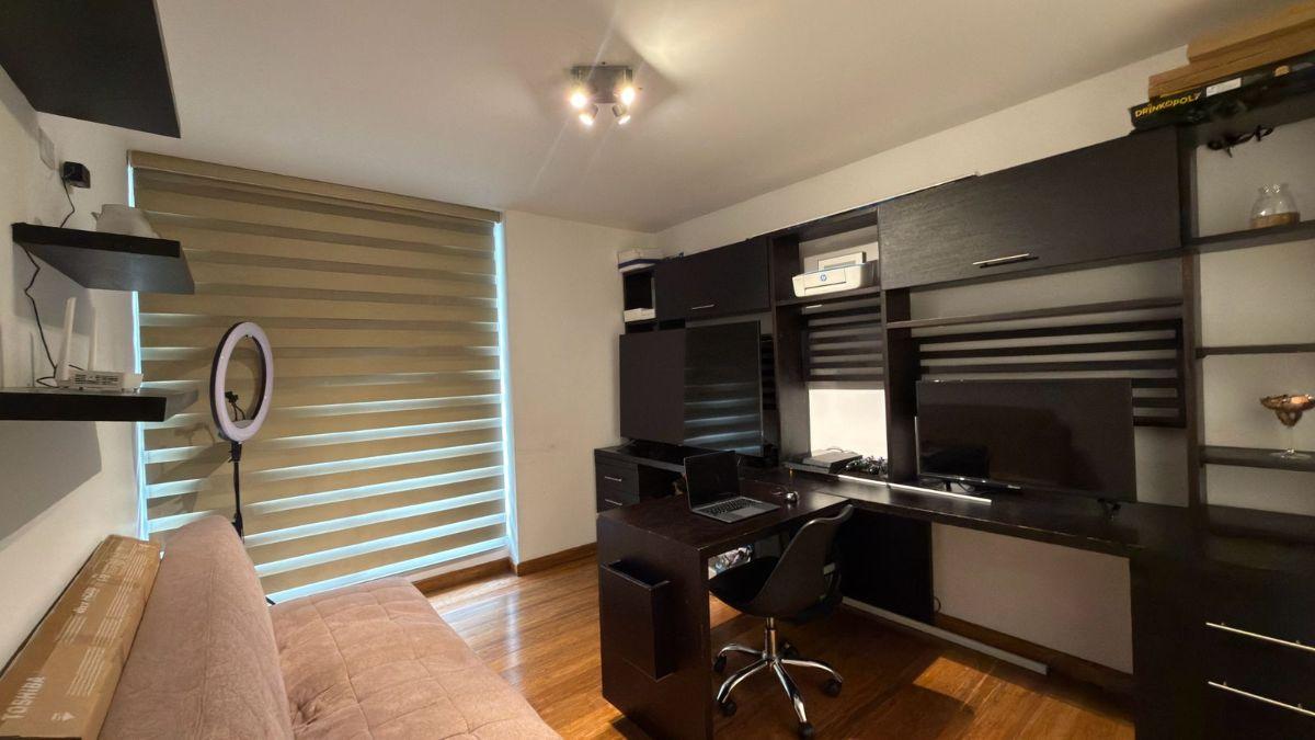 Departamento de Venta, Duplex, 3 Dorm., Estudio. Av Eloy Alfaro y Catalina Aldaz — imagen 3