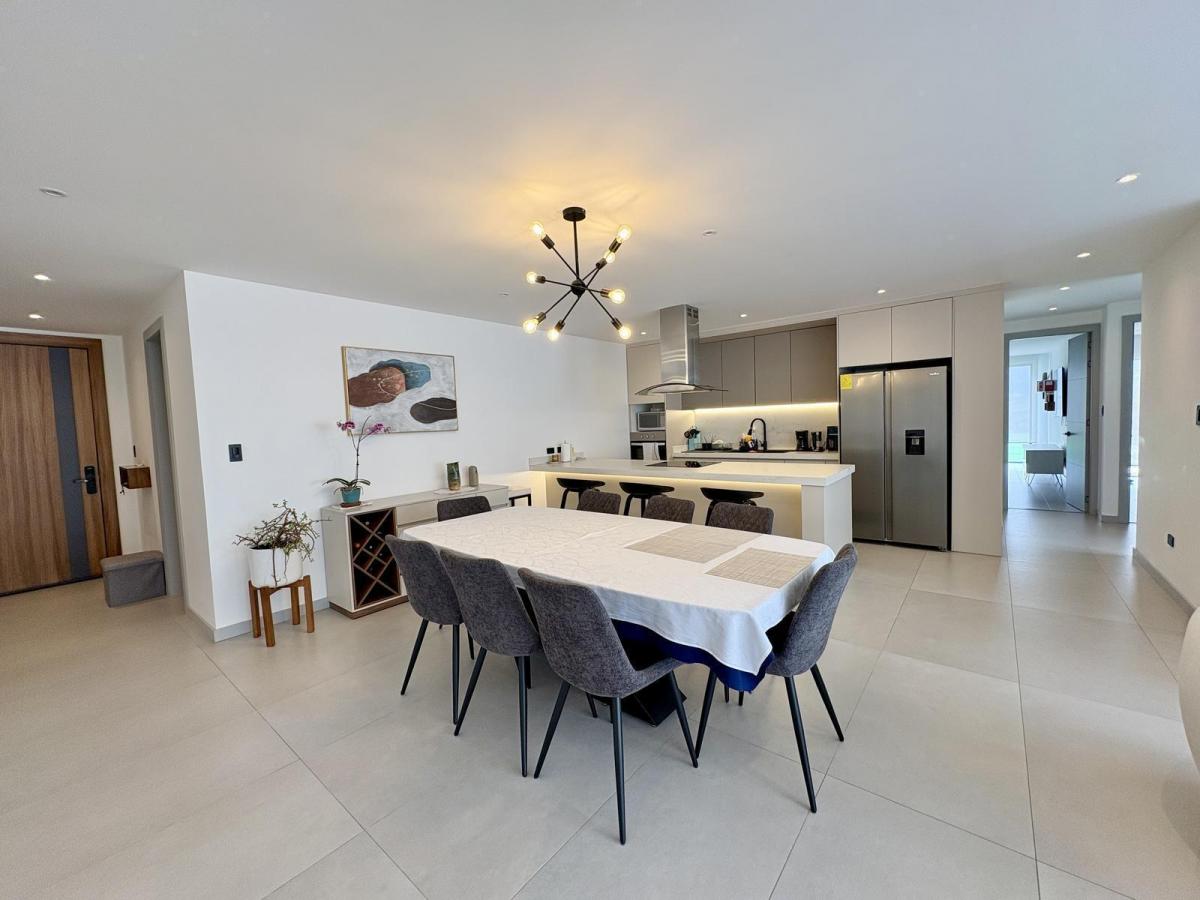 Departamento Nuevo con Patio y Balcón de Venta en Cumbaya Sector Yanarazapata — imagen 9