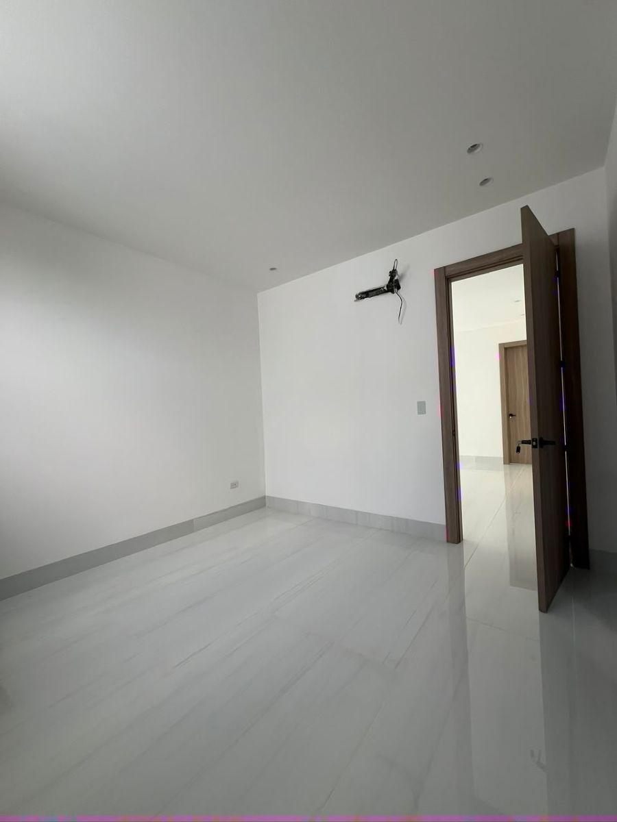 Casa de 550 m² con 4 Habitaciones en Venta en Mocoli, Guayas — imagen 4