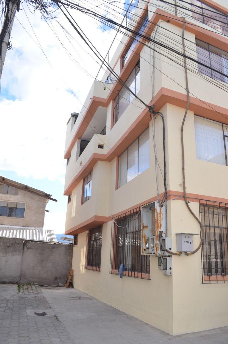 Casa de 160 m² con 13 Dorm. en Venta en Calderón, Sector Santa María Giovanni Calles — imagen 5