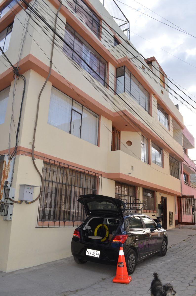 Casa de 160 m² con 13 Dorm. en Venta en Calderón, Sector Santa María Giovanni Calles — imagen 4