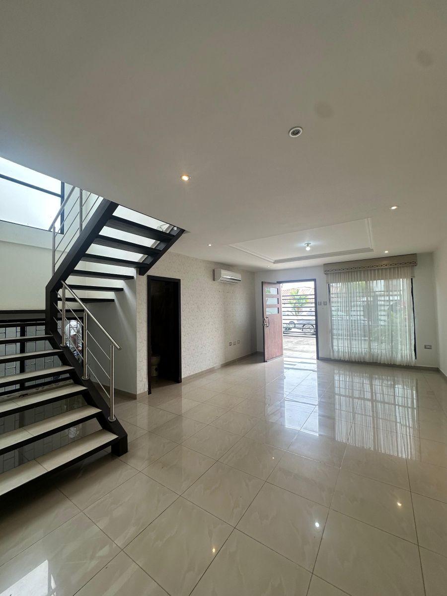 Urb Puerto Azul Casa en Venta 3 Dorm., Guayas — imagen 9