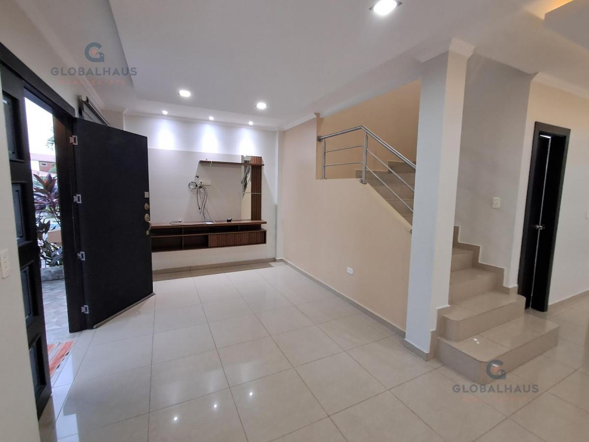 Casa en Venta con un Jacuzzi, de 3 Habitaciones en Urb. Napoli. G. P. Guayas — imagen 6