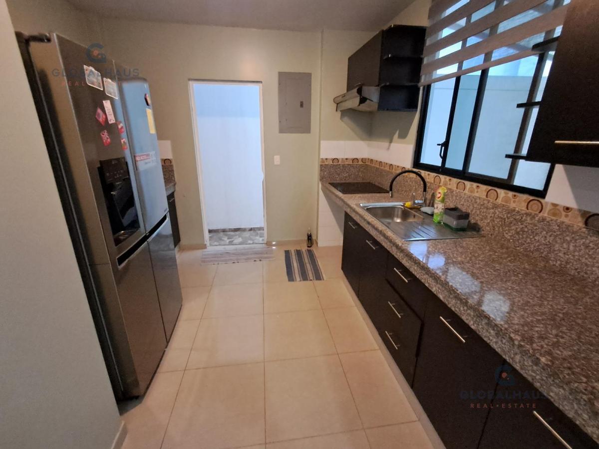 Casa en Venta con un Jacuzzi, de 3 Habitaciones en Urb. Napoli. G. P. Guayas — imagen 4