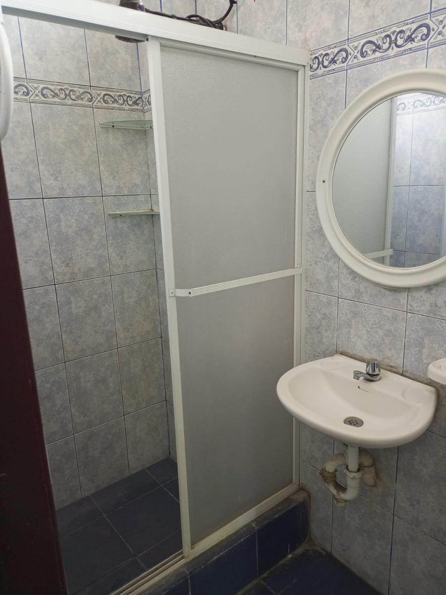 Casa en Venta, Ubicada en El Centro de Manta, Calle 7 Av 16, Manabí — imagen 3