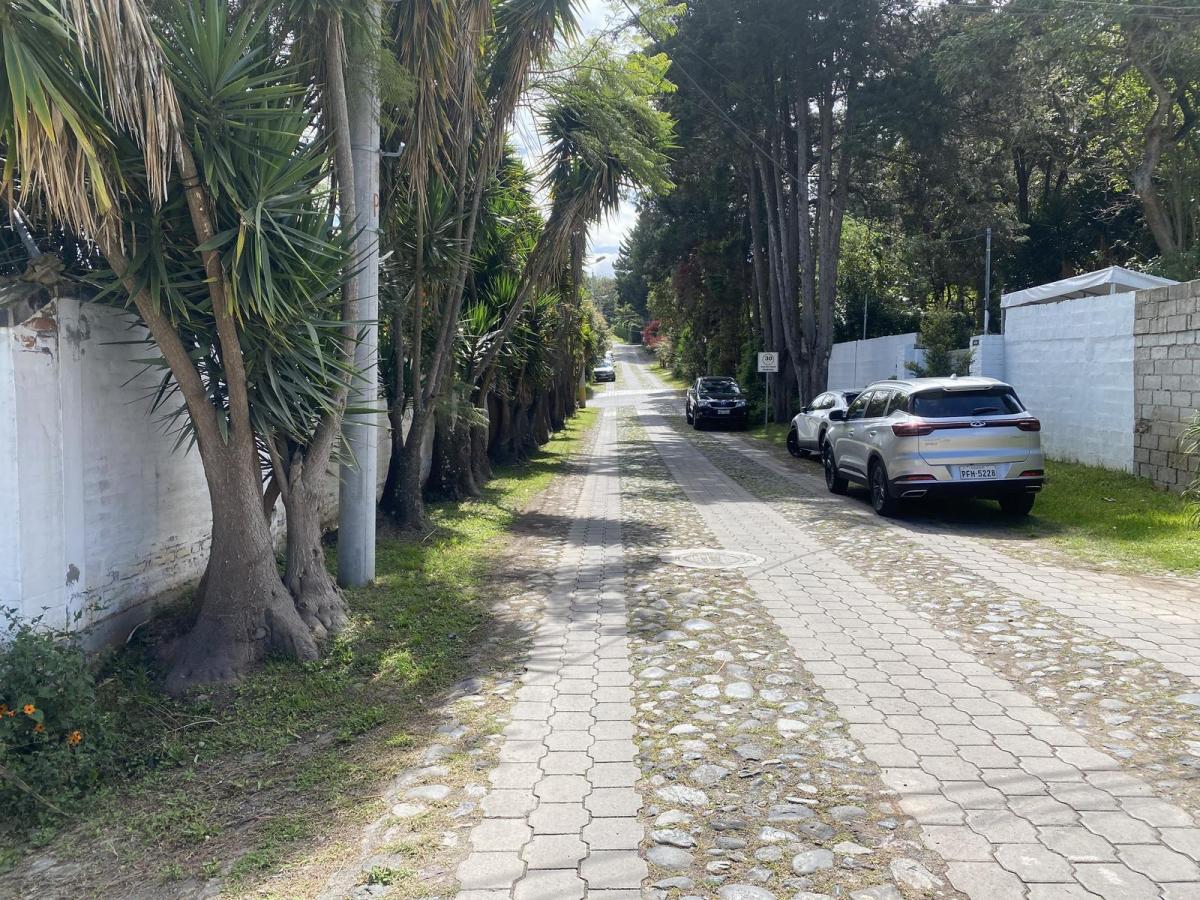 Terreno de Venta en Cumbayá, Dentro de La Urbanización La Viña. Ideal Constructores — imagen 3