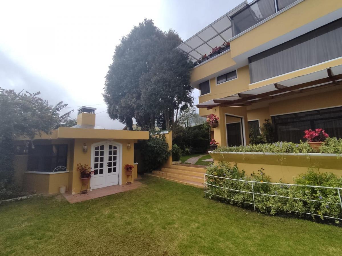 C/ Calacalí, Casa Amoblada de 600 m² en Arriendo, 800 m² de Terreno — imagen 8