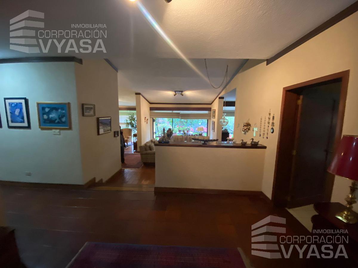 Pusuqui - Via a La Mitad del Mundo, Linda Casa en Venta de 350 m² — imagen 9