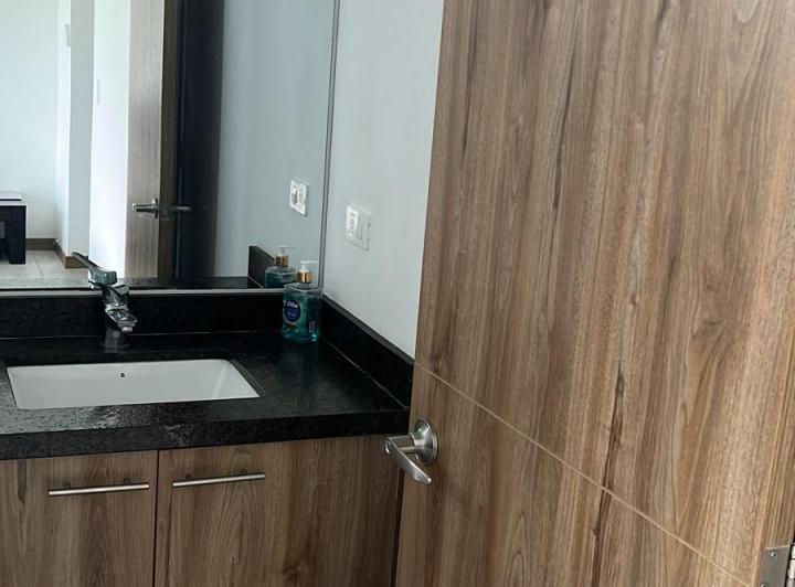 Vendo Departamento en San Juan Alto con Jardín en Cumbayá – Av Juan León Mera — imagen 8