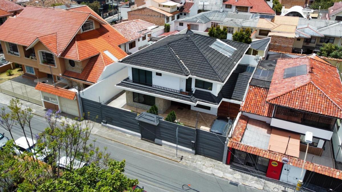Casa en Venta Sector Ecu 911 – Av 10 de Agosto | 561 m² de Terreno y 5 Dorm., Azuay — imagen 10