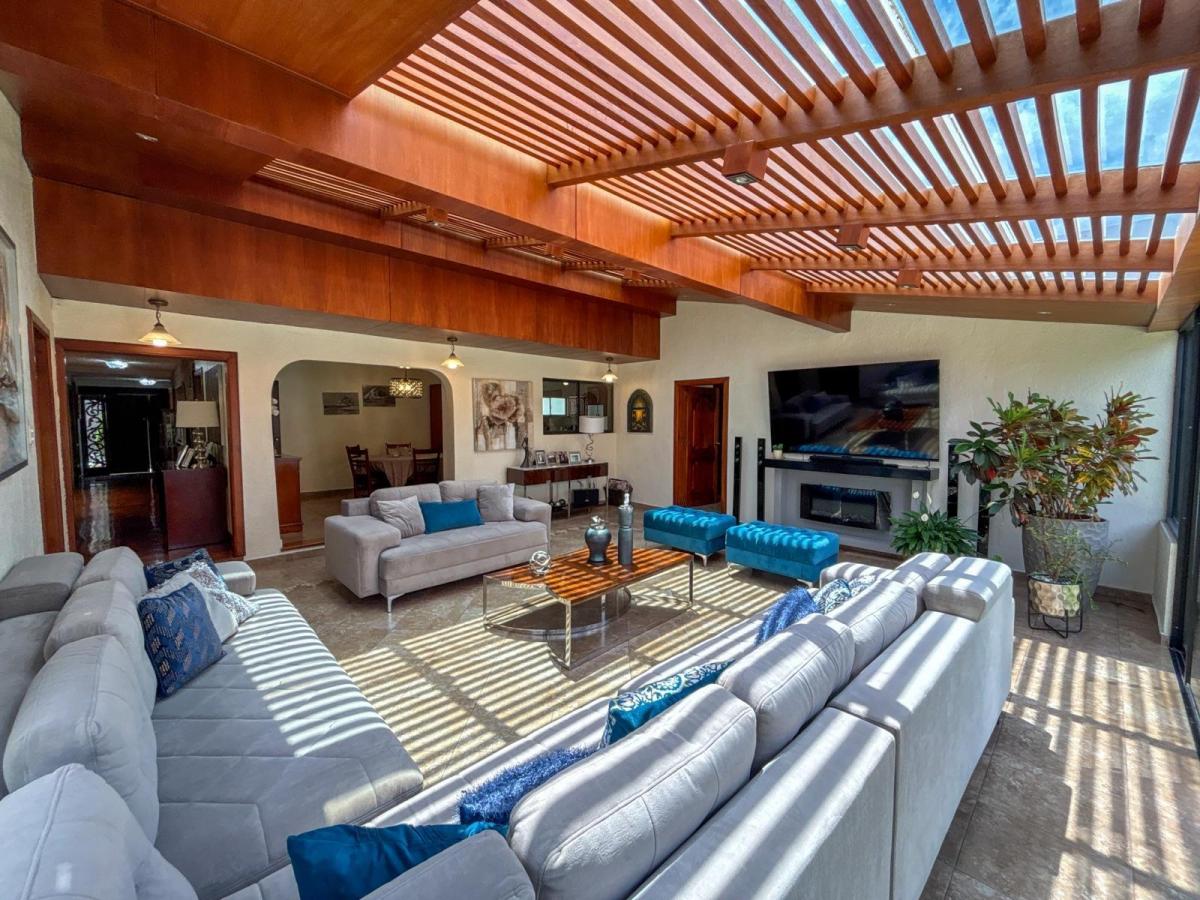 Casa en Venta Sector Ecu 911 – Av 10 de Agosto | 561 m² de Terreno y 5 Dorm., Azuay — imagen 4