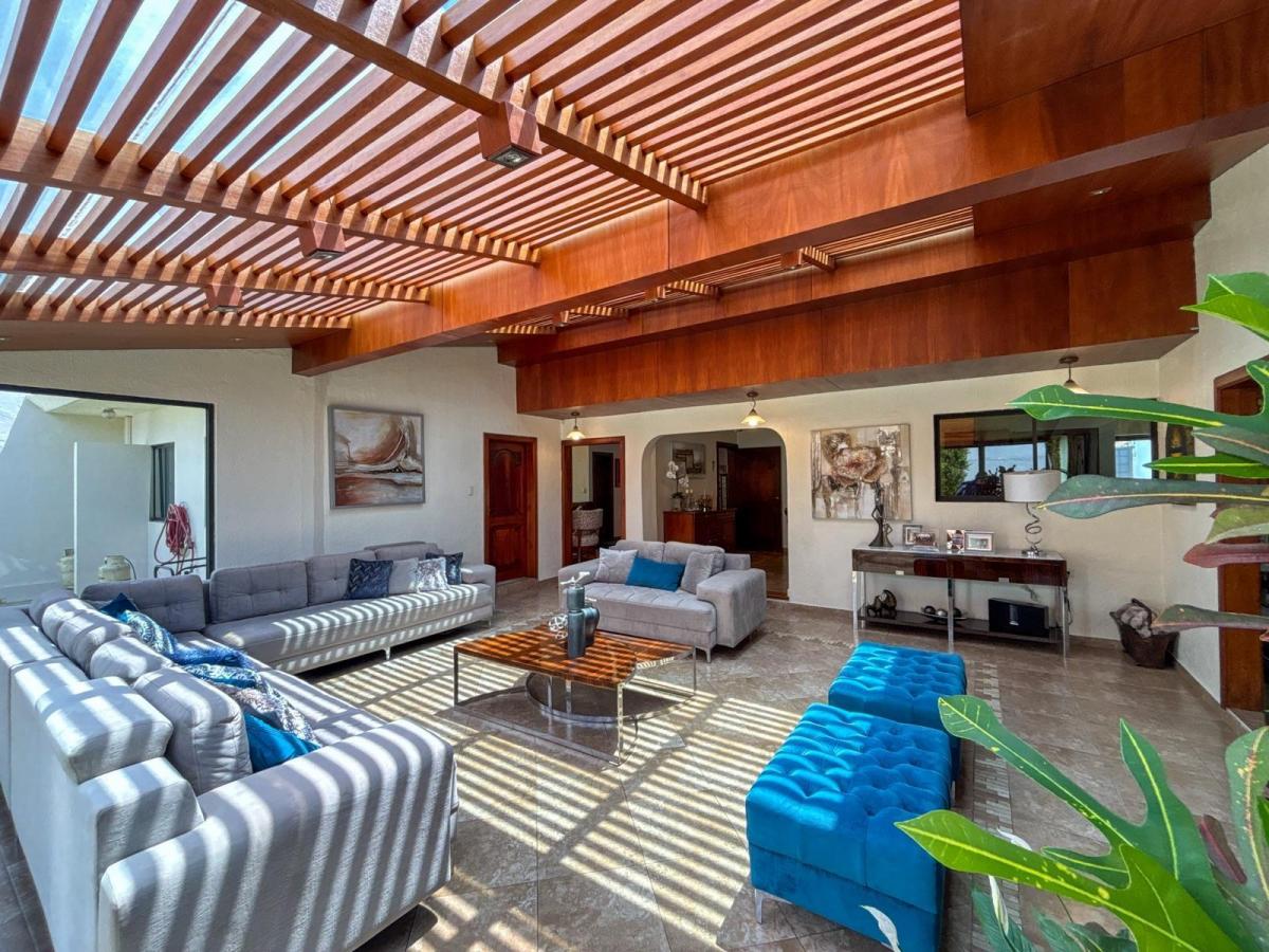 Casa en Venta Sector Ecu 911 – Av 10 de Agosto | 561 m² de Terreno y 5 Dorm., Azuay — imagen 3