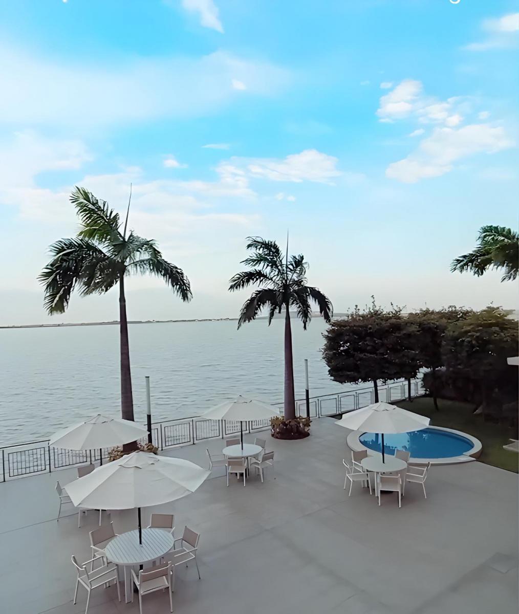 Venta. Blue Bay. Departamento Planta Baja. Vista Al Rio. 3 Habitaciones, Guayas — imagen 9
