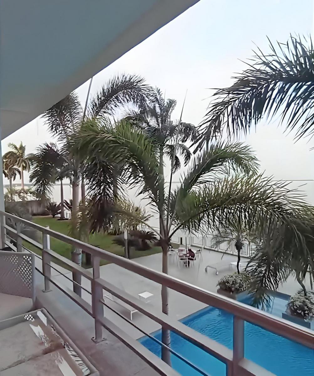 Venta. Blue Bay. Departamento Planta Baja. Vista Al Rio. 3 Habitaciones, Guayas — imagen 8