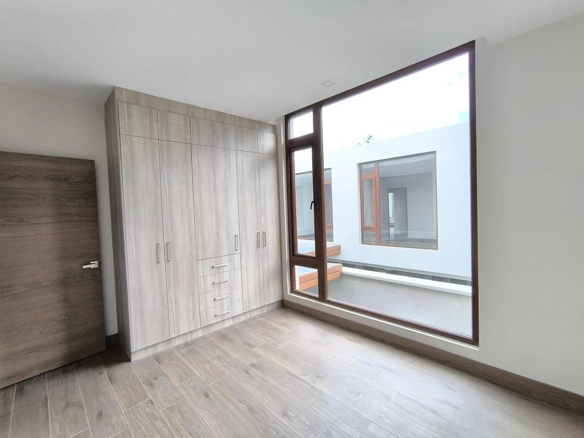 Casa en Venta por Estrenar en Cumbaya Conjunto con Piscina — imagen 8