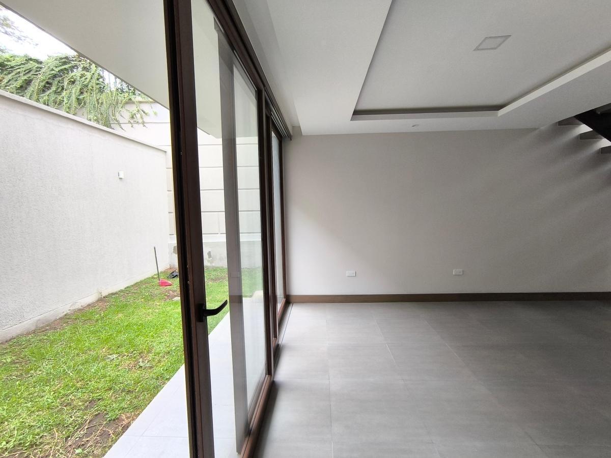 Casa en Venta por Estrenar en Cumbaya Conjunto con Piscina — imagen 7