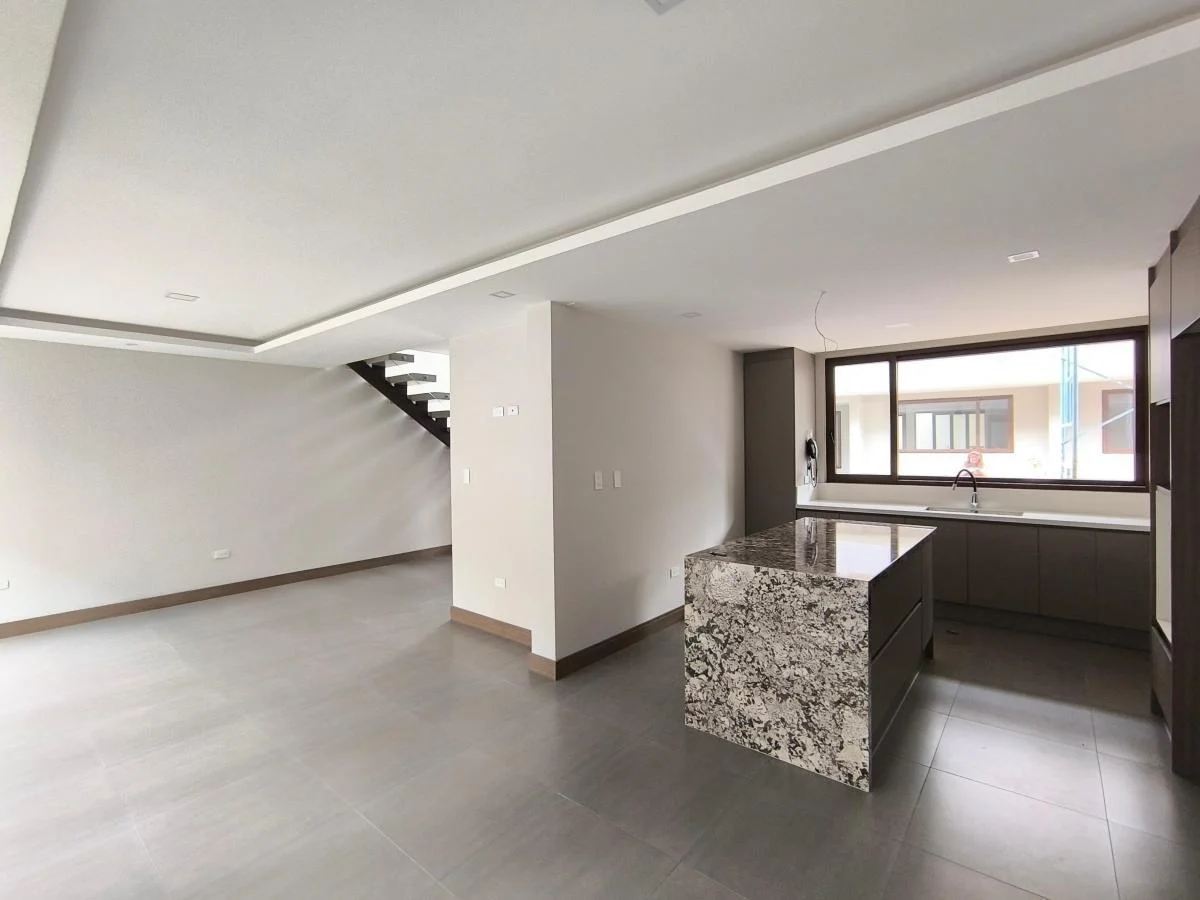 Casa en Venta por Estrenar en Cumbaya Conjunto con Piscina — imagen 6