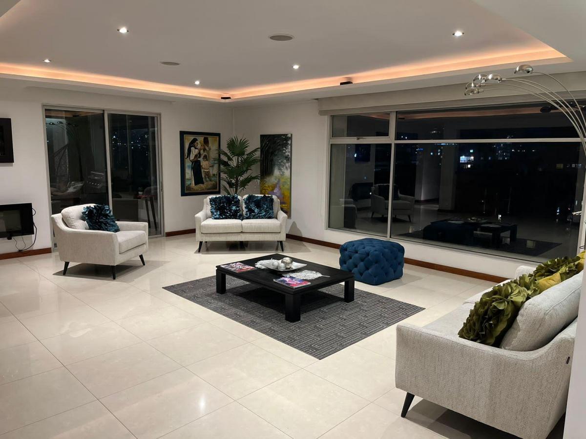 En Venta Hermoso y Amplio Departamento Calle Bossano 3 Dorm. — imagen 9