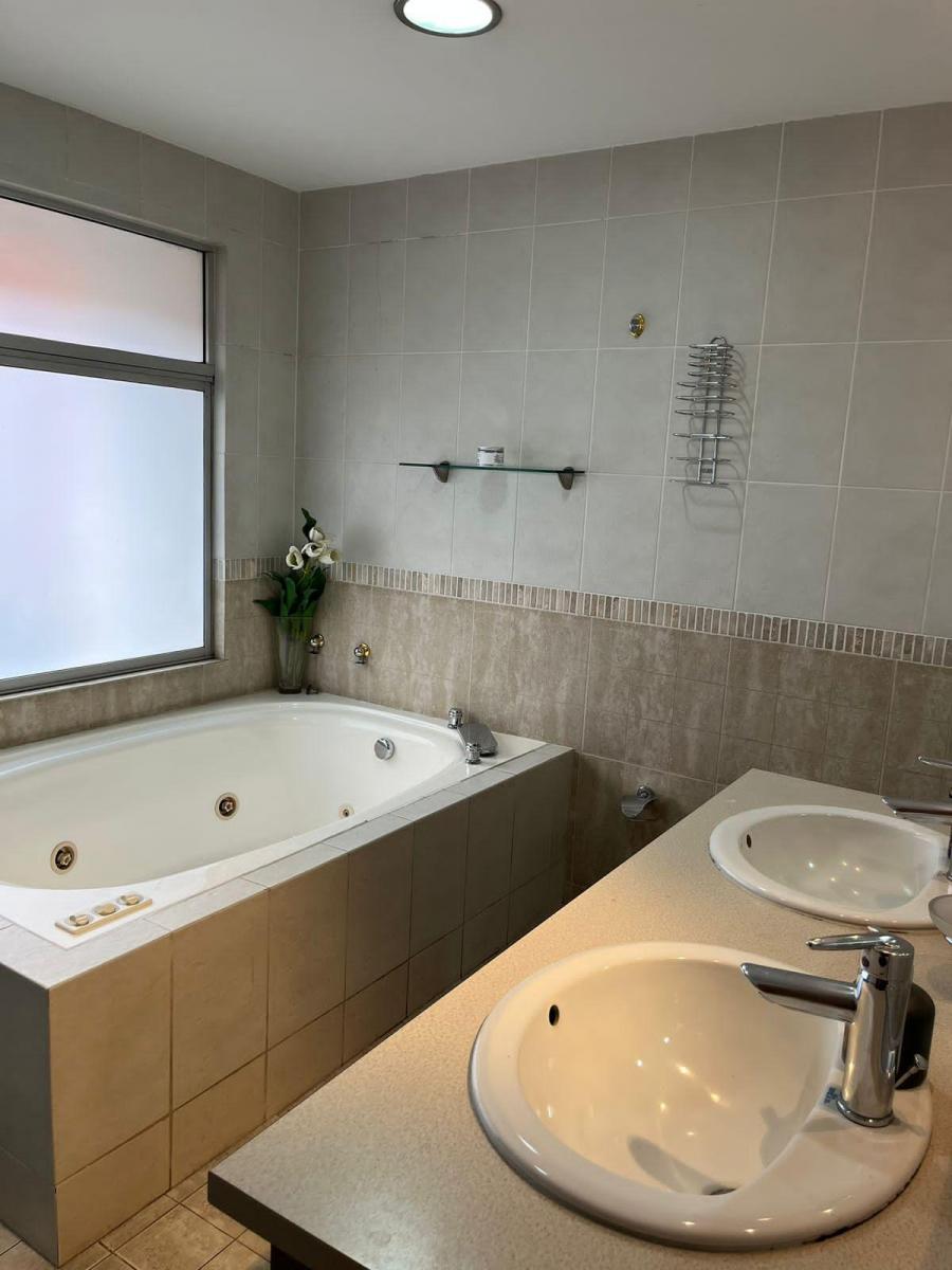 En Venta Hermoso y Amplio Departamento Calle Bossano 3 Dorm. — imagen 7