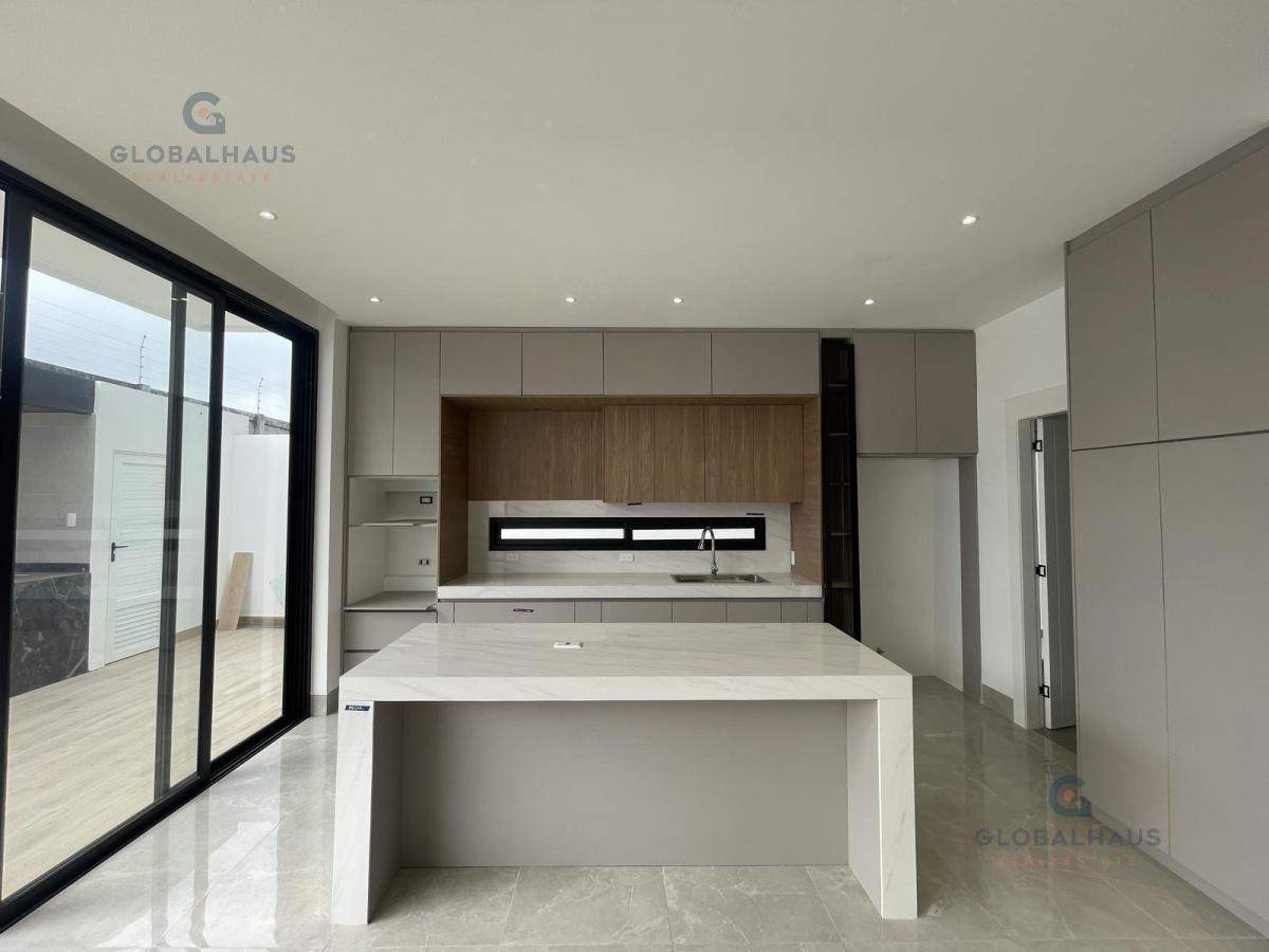 Venta de Casa en Urb. Ciudad Celeste con Jacuzzi y Area Bbq. Myz, Guayas — imagen 10
