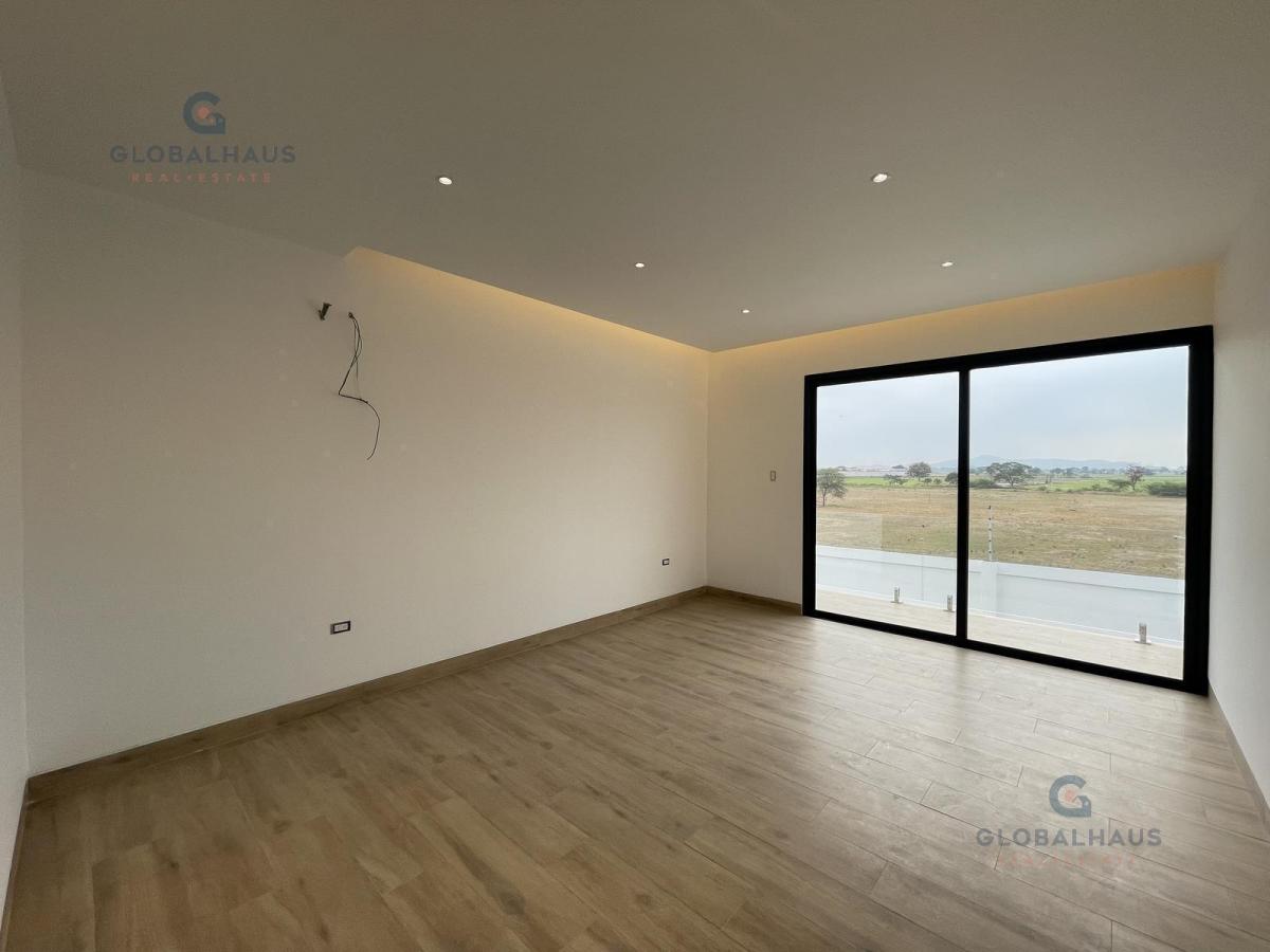 Venta de Casa en Urb. Ciudad Celeste con Jacuzzi y Area Bbq. Myz, Guayas — imagen 3
