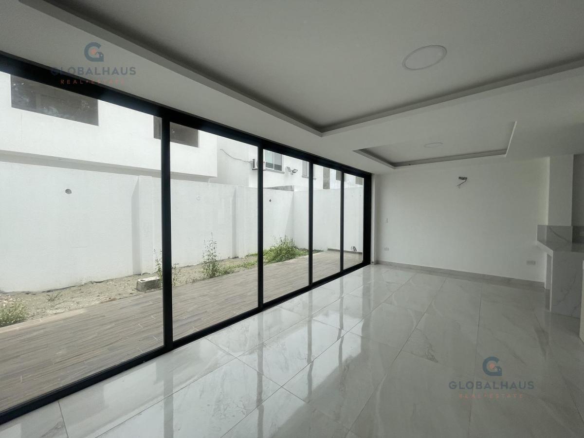 Venta de Casa en Urb. Mallorca 3 Habitaciones. My. Z. Guayas — imagen 9