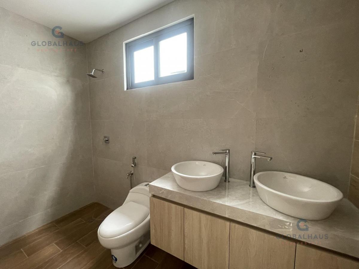 Venta de Casa en Urb. Mallorca 3 Habitaciones. My. Z. Guayas — imagen 5