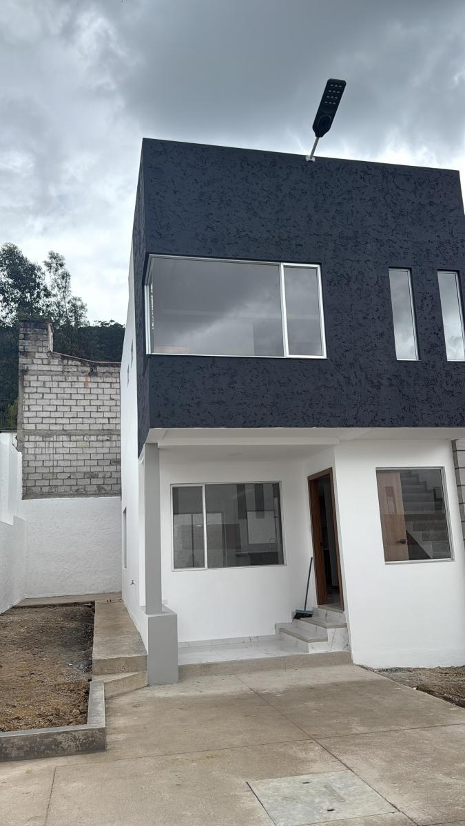 Vendidas/casas Vip con Espacio Verde Dentro de Condominio (P3128), Azuay — imagen 9