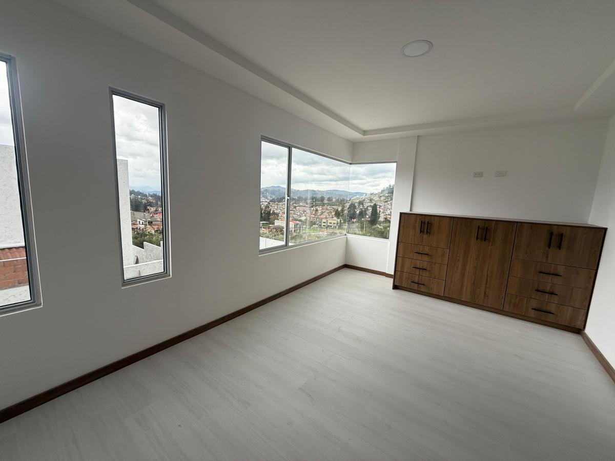 Vendidas/casas Vip con Espacio Verde Dentro de Condominio (P3128), Azuay — imagen 8