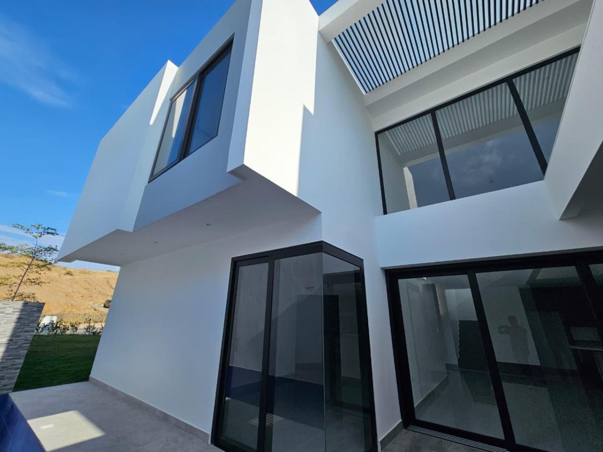 Expectacular Casa, Ubicada en La Zona Sur de La Ciudad de Manta, Manabí — imagen 9