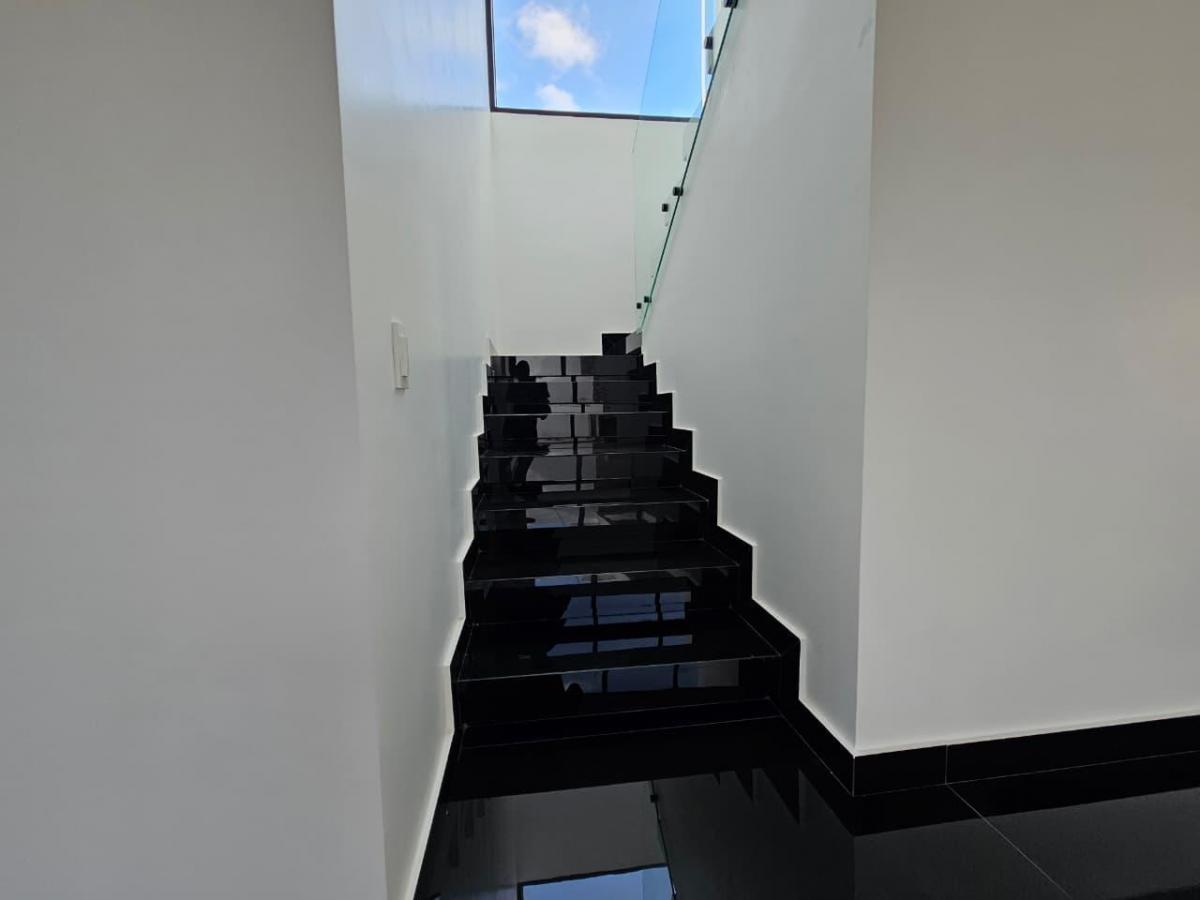 Expectacular Casa, Ubicada en La Zona Sur de La Ciudad de Manta, Manabí — imagen 4