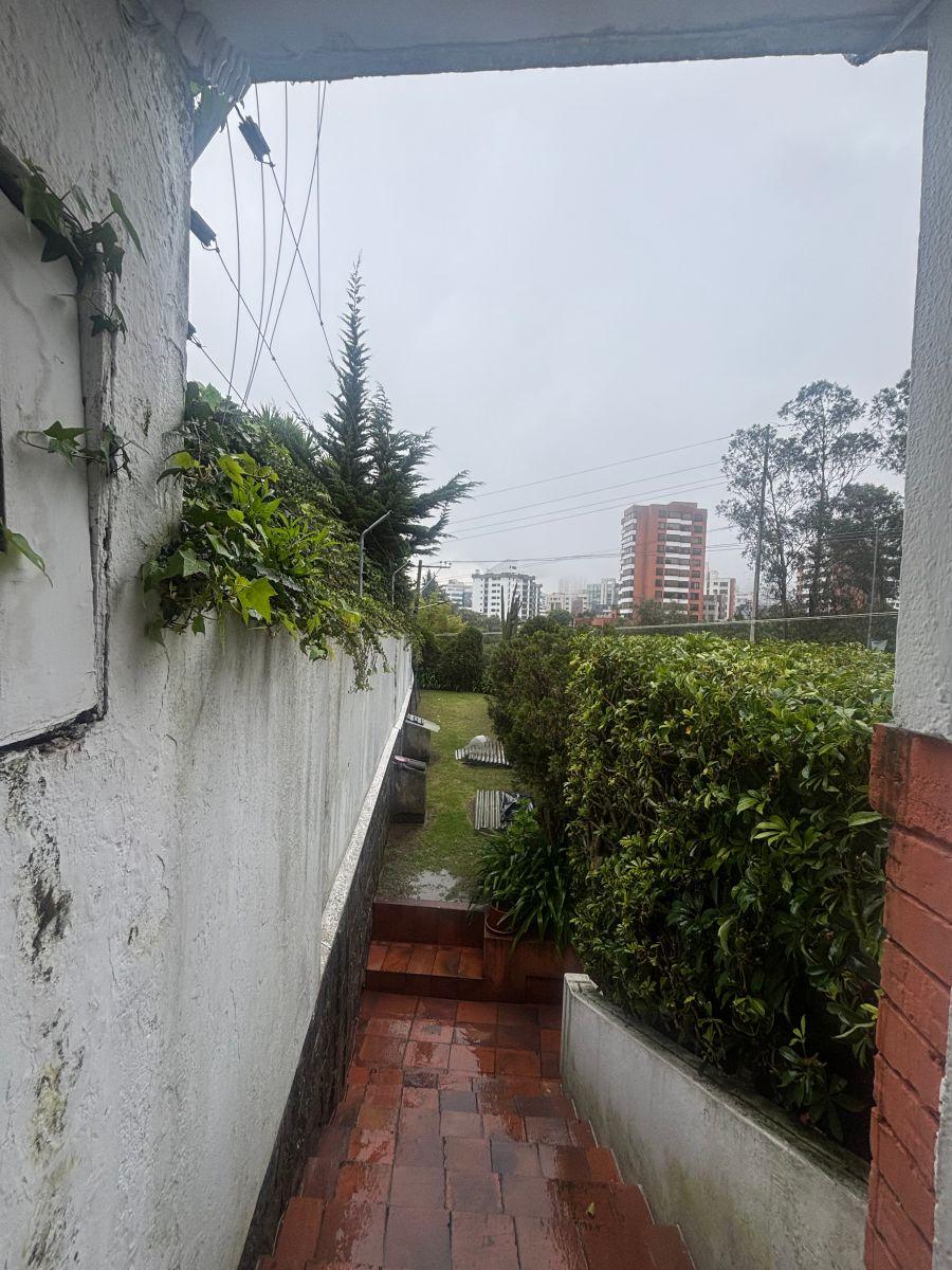 Vendo Terreno en La Calle Boussingault Muy Cerca de La G Suárez 700 m, Construcción 629 m — imagen 4