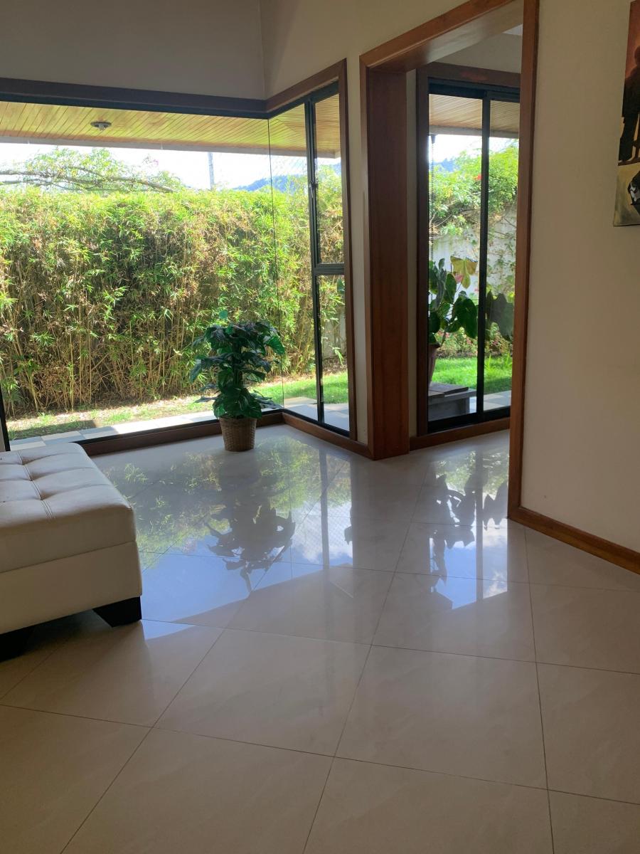 Arriendo o Vendo Hermosa Casa en Cumbaya Sector Usf — imagen 9