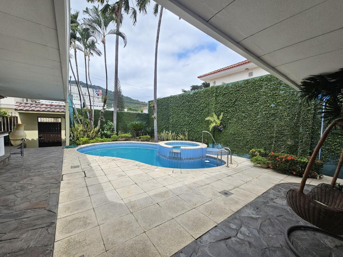 Vendo Casa en Los Parques (Zona Ceibos), Guayas — imagen 8
