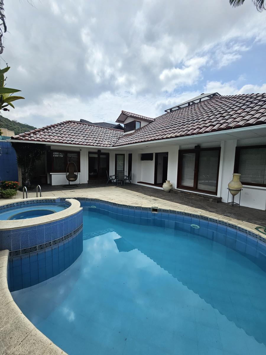 Vendo Casa en Los Parques (Zona Ceibos), Guayas — imagen 7