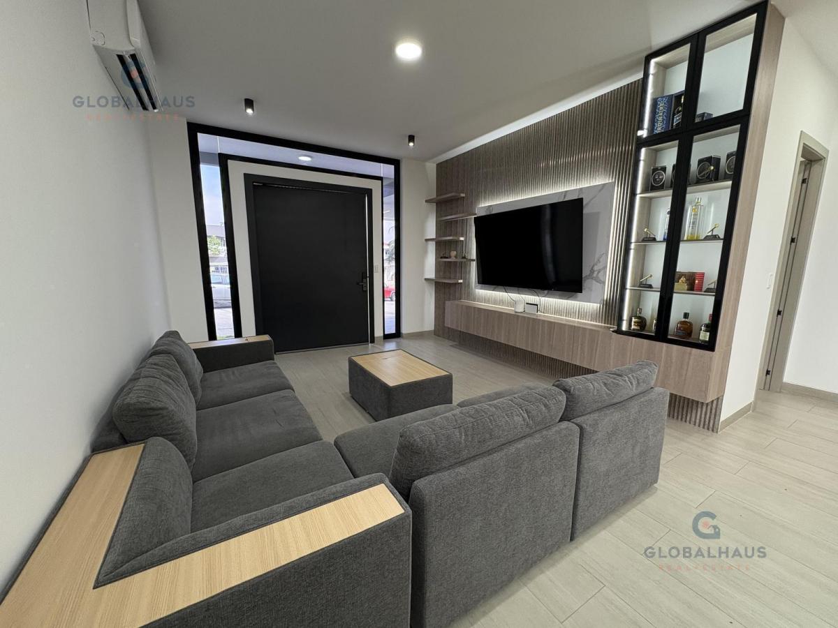 Venta de Casa en Urb. El Condado de Vicolinci, 3 Habitaciones, Piscina. G. P. Guayas — imagen 7
