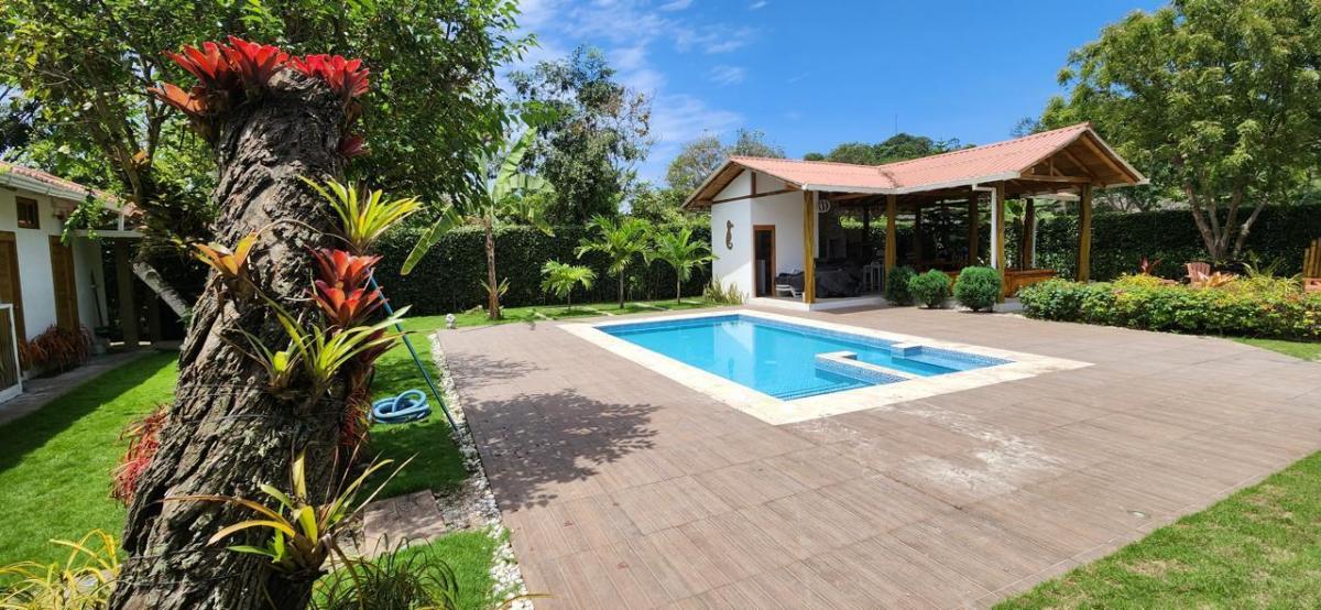 Casa con Piscina, Campestre y Acabados Modernos con Teca en Venta - Olon — imagen 10