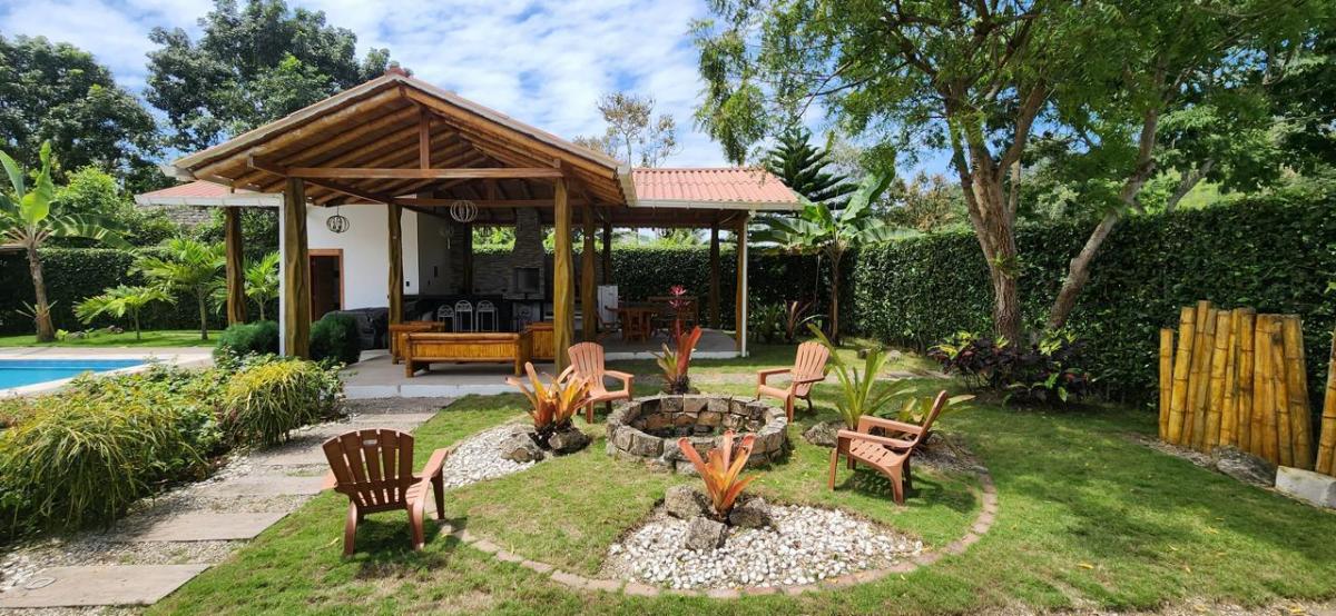 Casa con Piscina, Campestre y Acabados Modernos con Teca en Venta - Olon — imagen 7