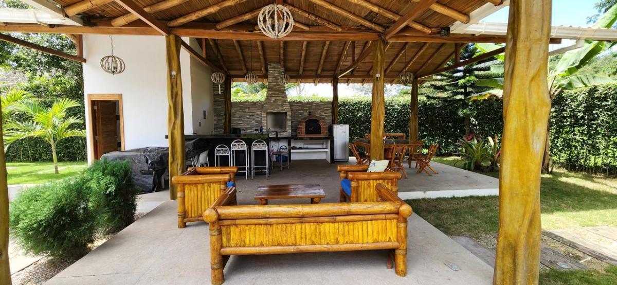 Casa con Piscina, Campestre y Acabados Modernos con Teca en Venta - Olon — imagen 6