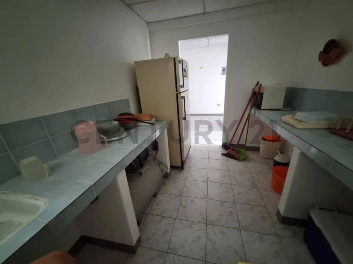 Casa en Venta de 1 Planta Salinas, 3 Cuartos, 1.5 Baños, Romodelada. Luisn. Provincia de Santa Elena — imagen 4